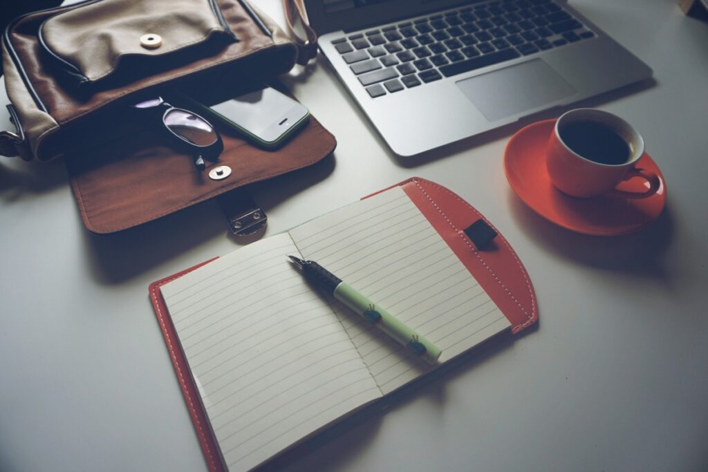 Press Release & Advertorial 1 laptop iphone coffee notebook pen glasses bag fashion 599508.jpgd 2